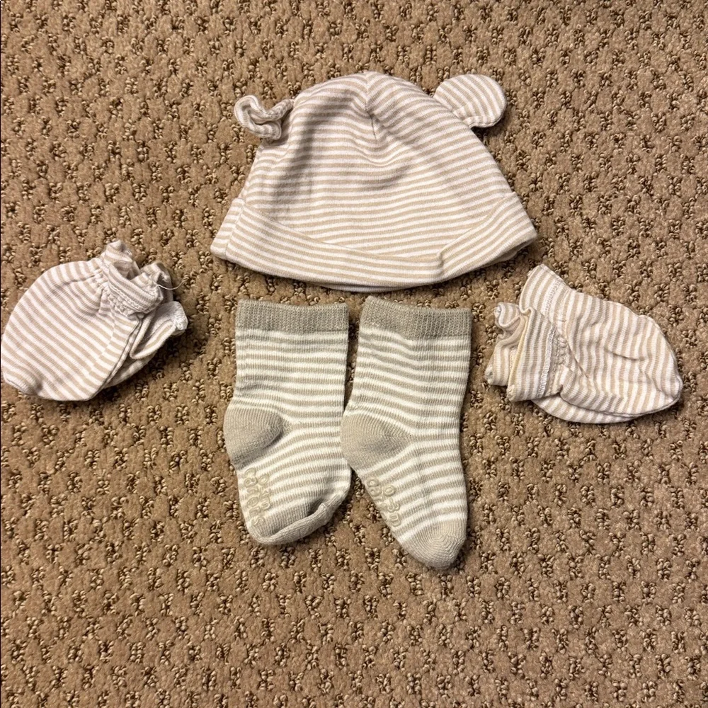 ⚠️White and Cream Baby Hat, Mittens & Socks Set for Newborn Baby⚠️